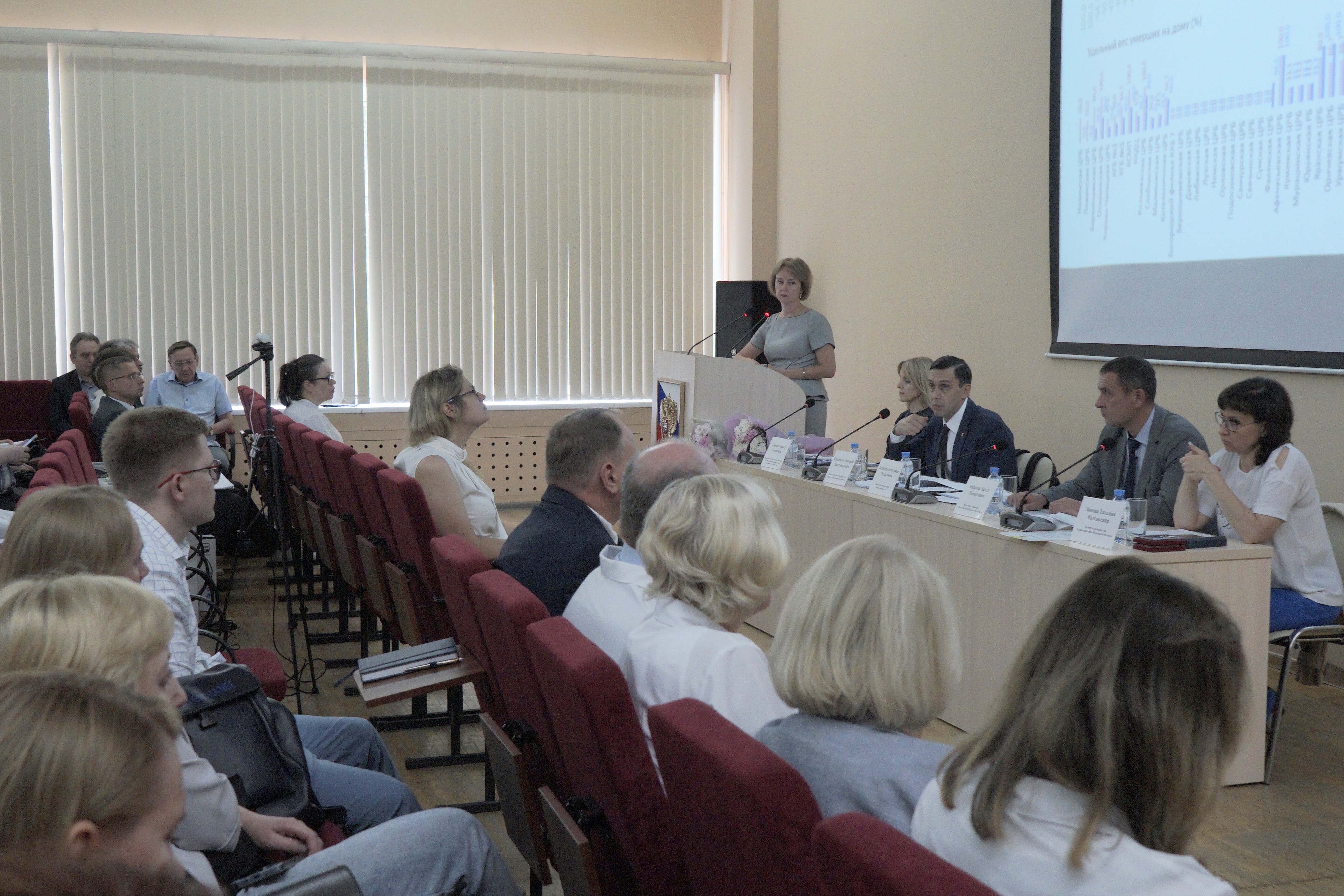 Руководители медицинских организаций обсудили новые выплаты кризисным центрам