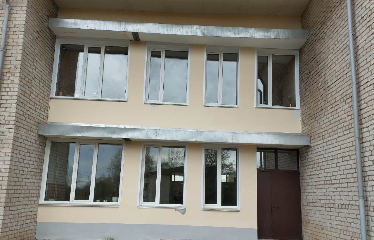 В домах культуры Белохолуницкого района заменили окна 