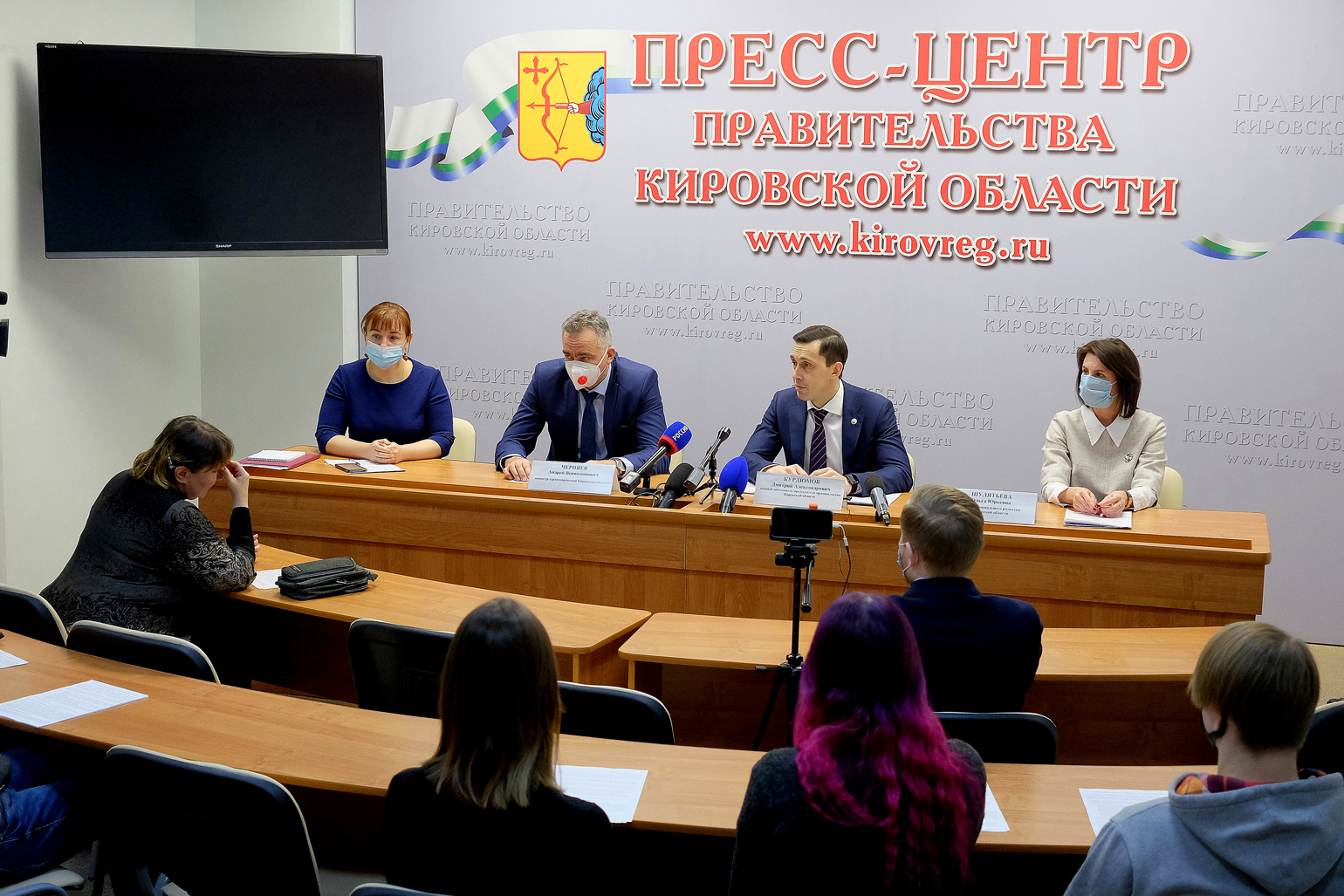 В правительстве Кировской области ответили на актуальные вопросы о вакцинации от новой коронавирусной инфекции