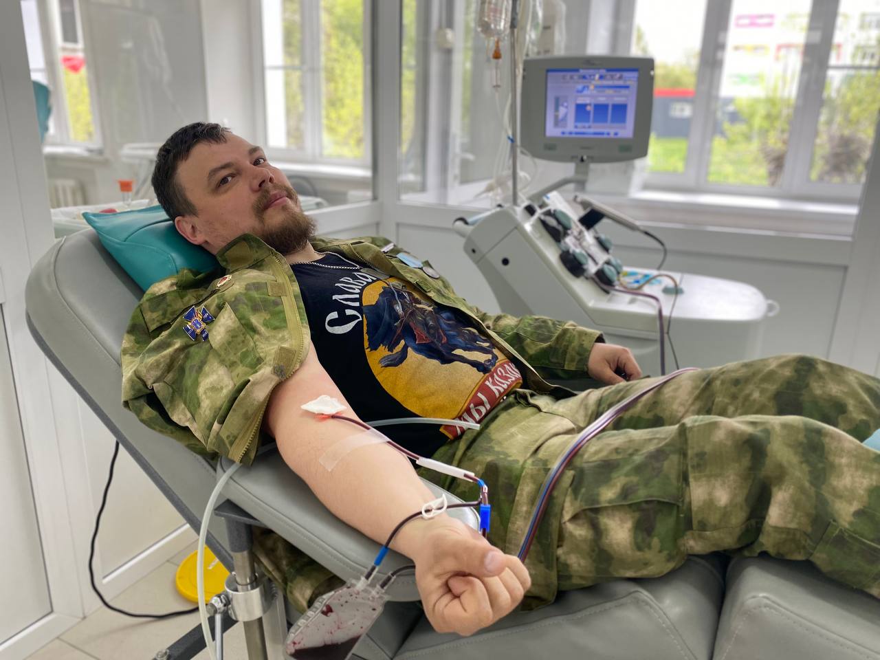 Ветеран боевых действий сдал кровь для спасения жизни пациента