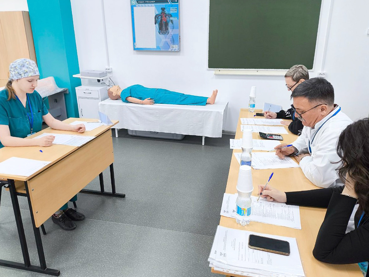 В Кировском медицинском колледже проходит конкурс профессионального мастерства ПФО «Студент года»