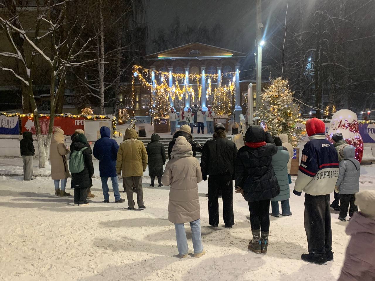 Новогодняя Спасская стала точкой притяжения для кировчан и гостей города