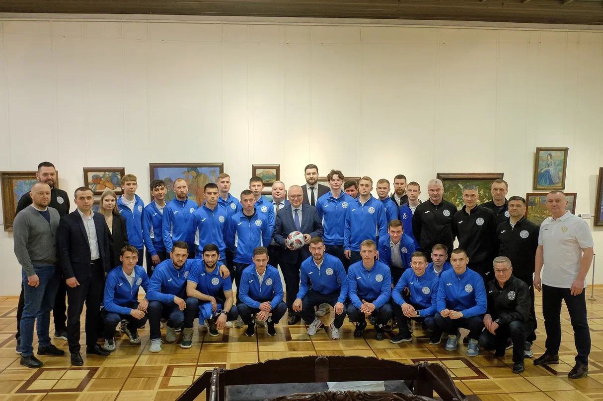 Александр Соколов встретился с футболистами кировского «Динамо» 
