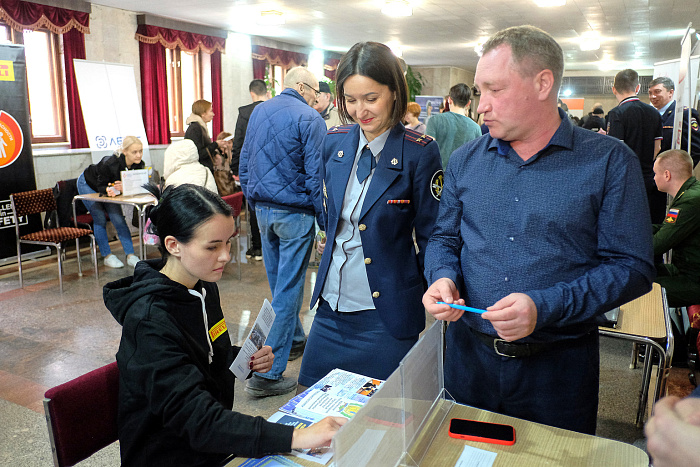 Более 5000 жителей региона приняли участие во Всероссийской ярмарке трудоустройства