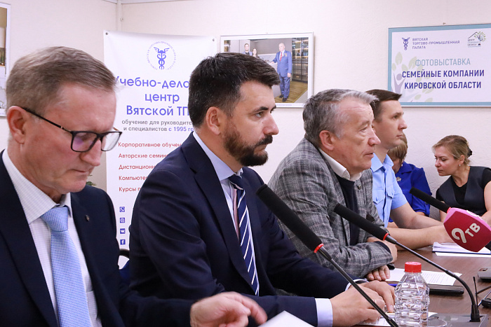Экологи, предприниматели и ученые обсудили сбор вторресурсов в Кировской области