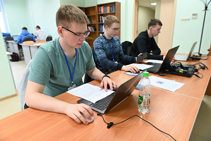 Кировские студенты принимают участие в Интеллектуальной олимпиаде «IQ ПФО»