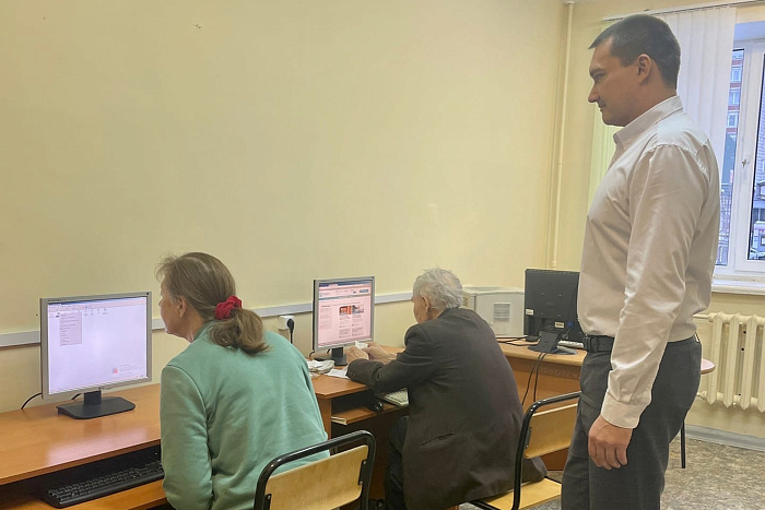 Людей с особенностями здоровья обучают компьютерной грамотности