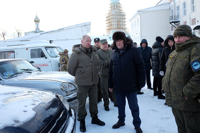 9 автомобилей отправлены на фронт кировским военнослужащим
