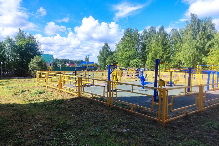 В Подгорцах в парке появилось уличное освещение