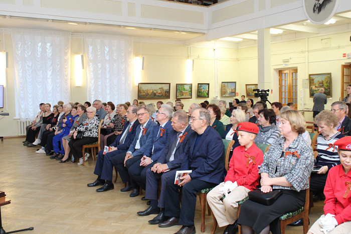 В Кирове наградили лауреатов областного конкурса эссе «Помним»