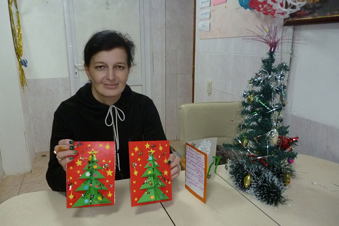 Подопечные социальных учреждений Кировской области готовят открытки солдатам