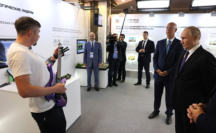 Уроженец Немы исполнил для Владимира Путина композицию на электрогитаре