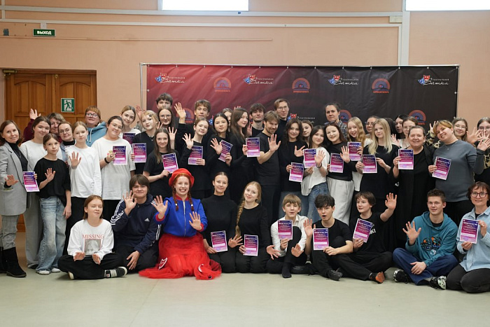 Для молодых актеров прошел мастер-класс по жонглированию