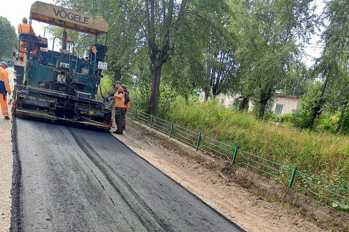 В Демьяново ведется ремонт центральной улицы