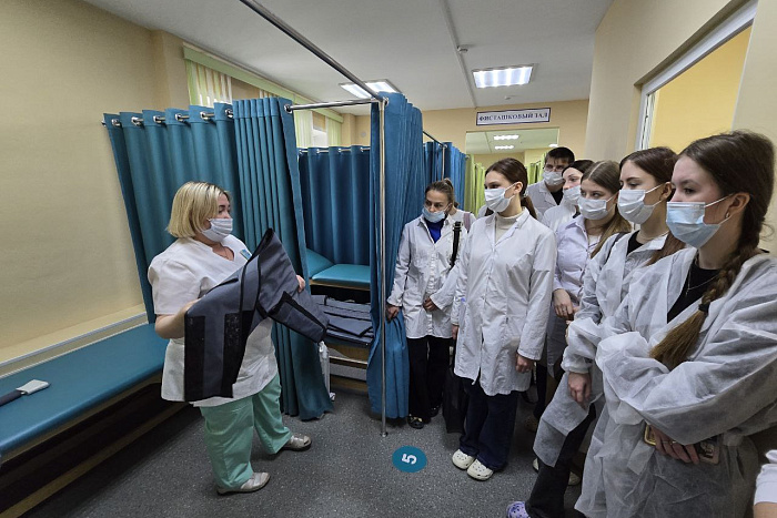 В кировском Центре медицинской реабилитации для медсестер и врачей ввели дополнительные выплаты