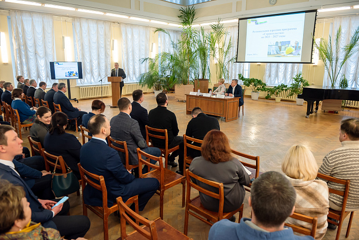 Депутатам и промышленникам презентовали проект пятилетней программы строительства 