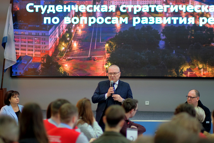 Губернатор Александр Соколов посмотрел на развитие региона глазами молодежи