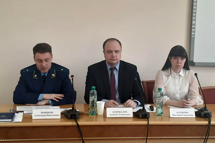 Кировским госслужащим рассказали о нововведениях, связанных с заполнением справок о доходах