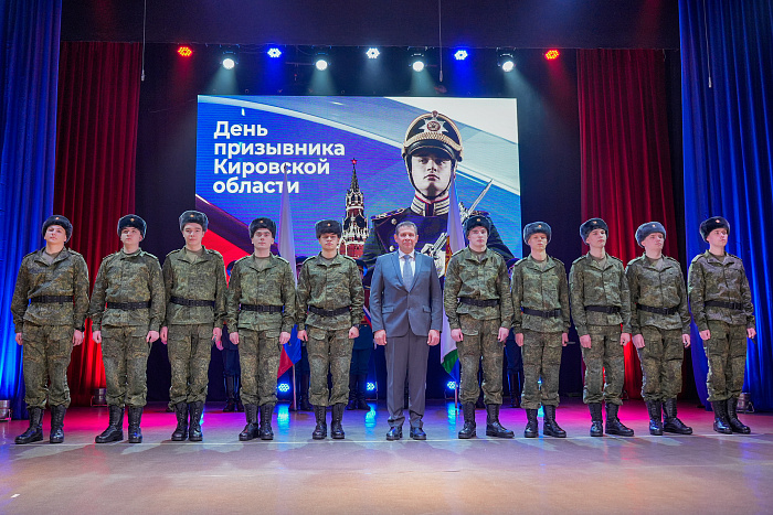 Десять кировчан отправились служить в Президентский полк