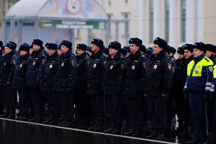 В Кирове прошел строевой смотр подразделений УМВД и Росгвардии