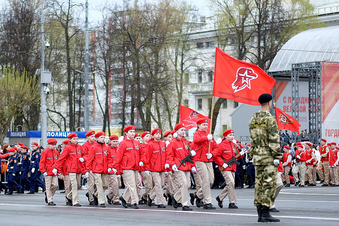 Впервые в Кирове прошел юнармейский парад