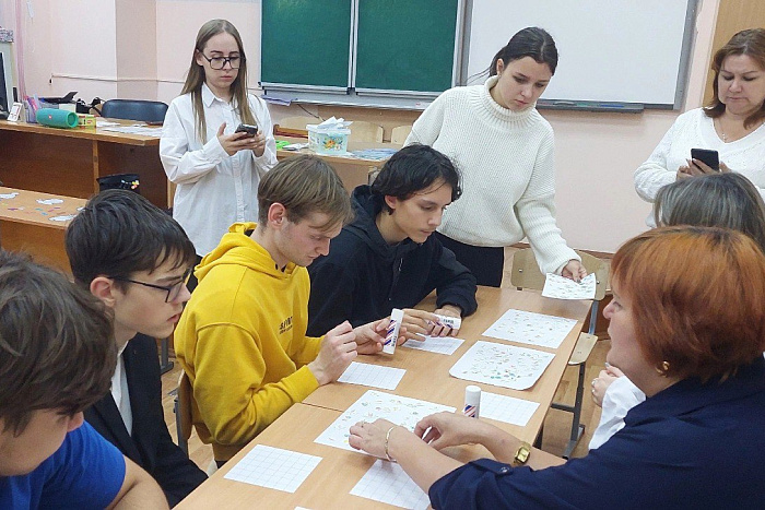 Профессию педагога примеряли на себя кировские школьники