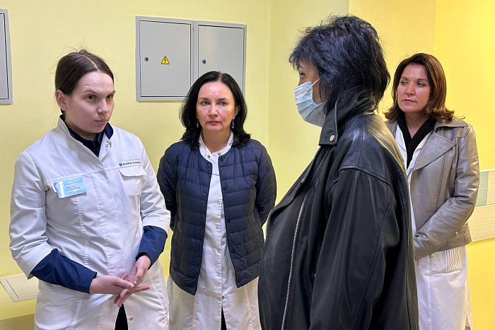 Главный невролог ПФО оценила организацию медицинской реабилитации пациентов после инсультов в Кировской области