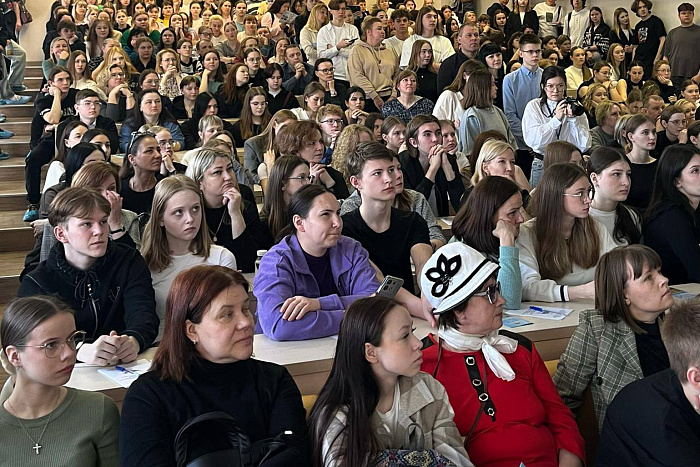 Министерство здравоохранения Кировской области приглашает выпускников школ на целевое обучение