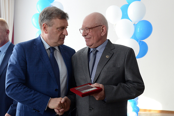 Игорь Васильев поздравил коллектив чепецкого завода «ВЭЛКОНТ» с 45-летием