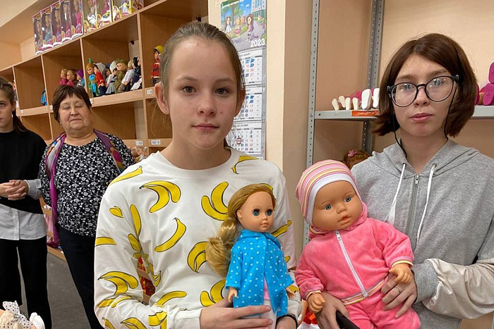 Учащиеся школы-интерната для детей с ОВЗ побывали на кировской фабрике игрушек