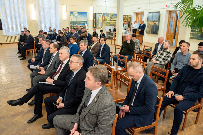 Депутатам и промышленникам презентовали проект пятилетней программы строительства 