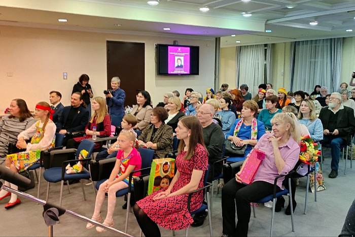 Кировская поэтесса и прозаик Елена Наумова презентовала биографическую книгу