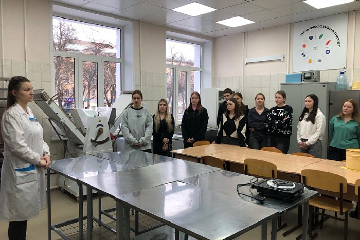 130 кировских школьников стали участниками очной сессии для обучающихся сетевых профильных классов