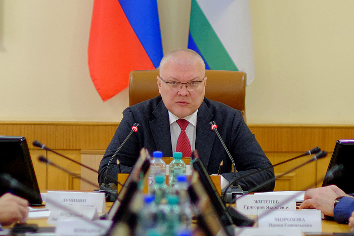 Областное правительство обсудит план Года семьи вместе с молодежью