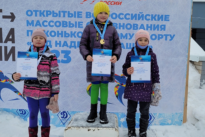 Около 300 кировчан вышли на старт всероссийских соревнований «Лед надежды нашей» 
