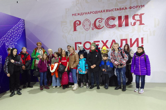Кировские школьники посетили Международную выставку «Россия»