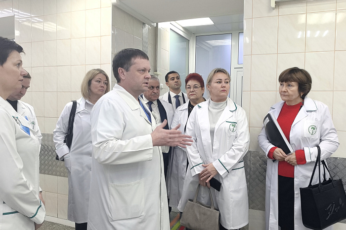 Общественники высоко оценили уровень условий для пациентов в Центре травматологии
