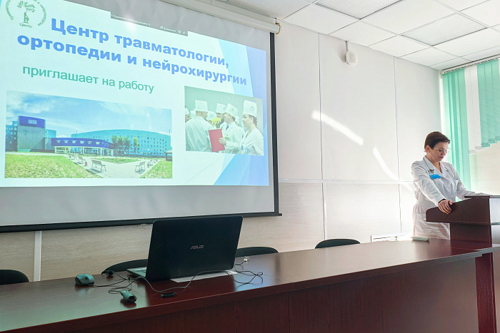 В кировский Центр травматологии пришли 12 молодых специалистов