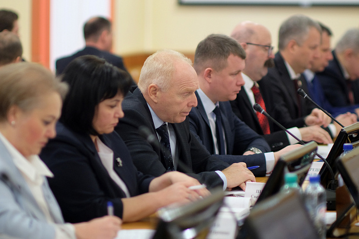 За муниципалитетами закрепили кураторов из правительства Кировской области