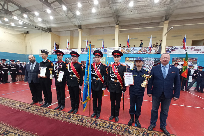 Кировские кадеты стали победителями суворовского фестиваля