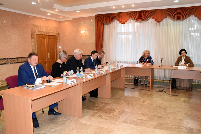 Дмитрий Курдюмов во время рабочего визита в Белгород поделился опытом организации первичной медико-санитарной помощи 