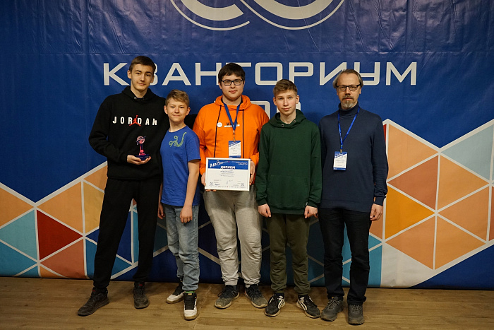Команда кировского «Кванториума» стала победителем хакатона «На взлет!»