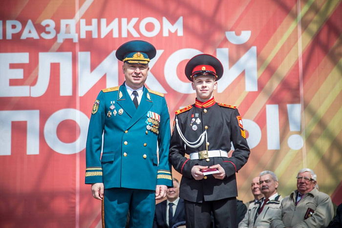 Кировский кадет спас человека из огня