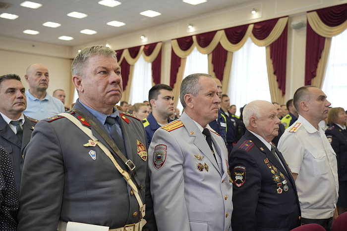 Александр Соколов поблагодарил сотрудников ГАИ за служение и верность долгу