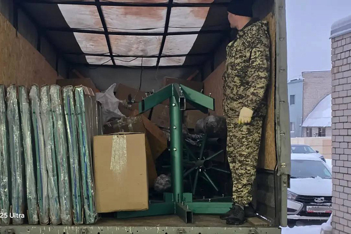Кировская область подарила Весёловскому округу новогоднюю ель