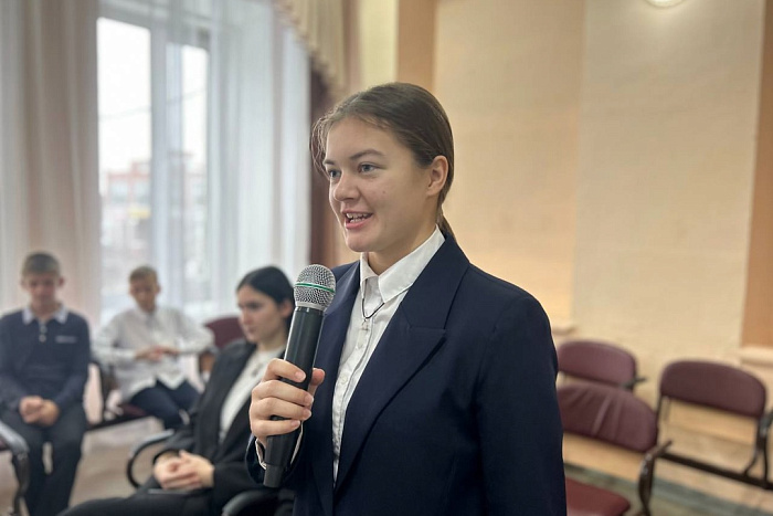 Школьники Советска встретились с чемпионом России по боксу Максимом Кузнецовым
