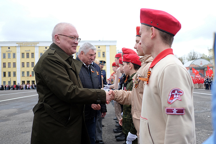 Впервые в Кирове прошел юнармейский парад