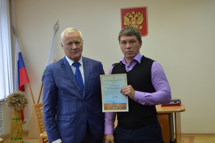 Алексей Котлячков вручил гранты победителям конкурса «Агростартап»
