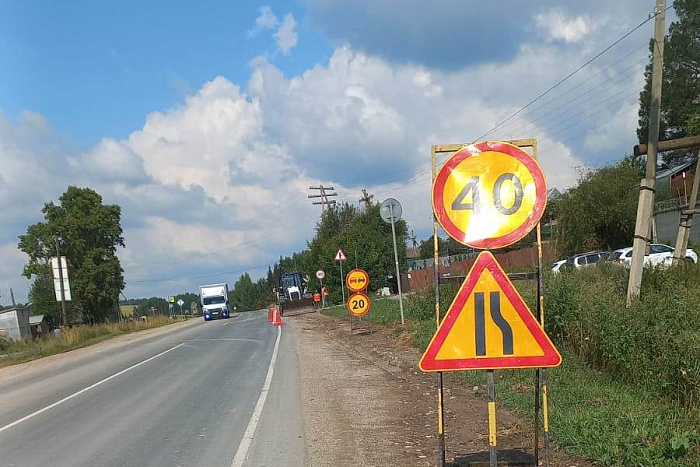 В Сунском районе по поручению Александра Соколова создают тротуары и освещение