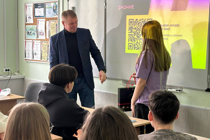 Участник СВО провел урок мужества для кировских студентов
